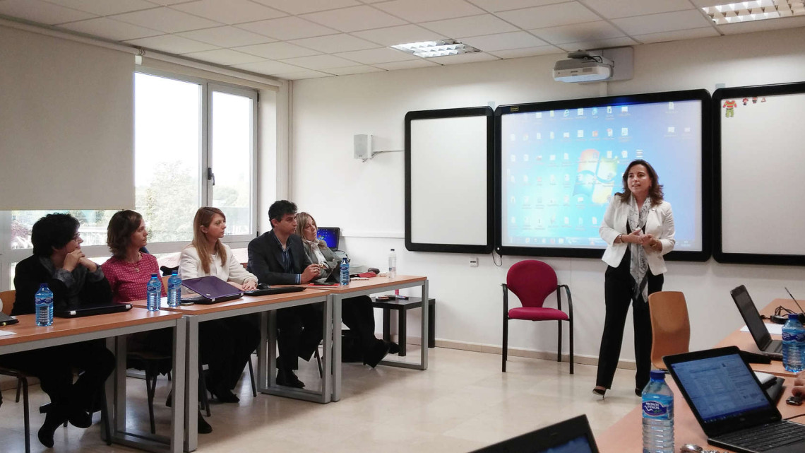 Apertura de las jornadas por Doña Nieves Segovia, Presidenta de la Institución Educativa SEK